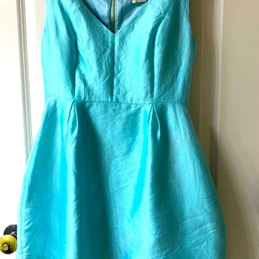 Breakfast at Tiffany’s in this Kate Spade Tiffany blue silk - Picture 5 of 11